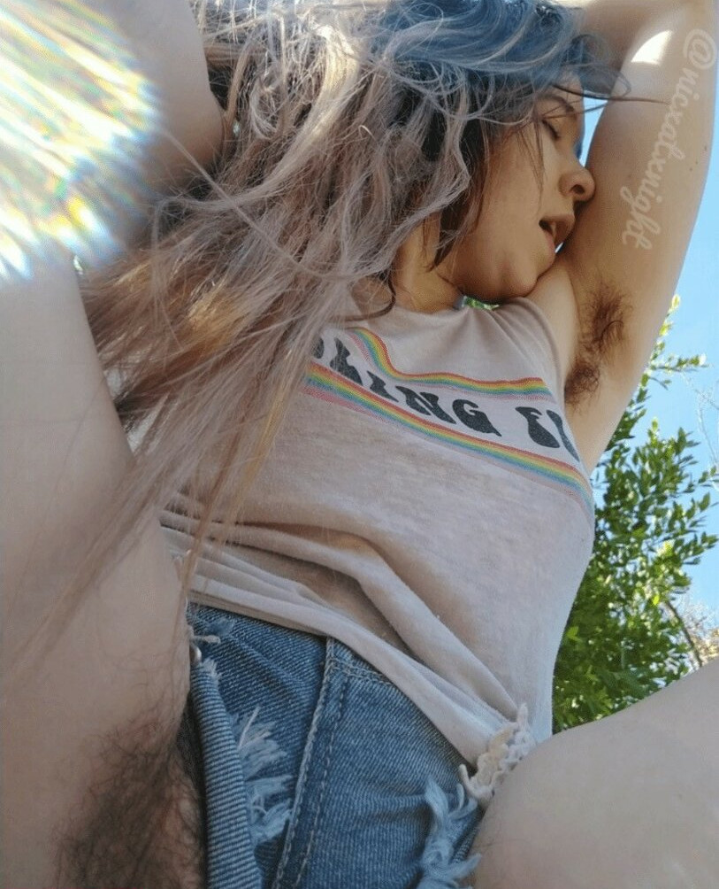 hairy-women gallery photo #1577