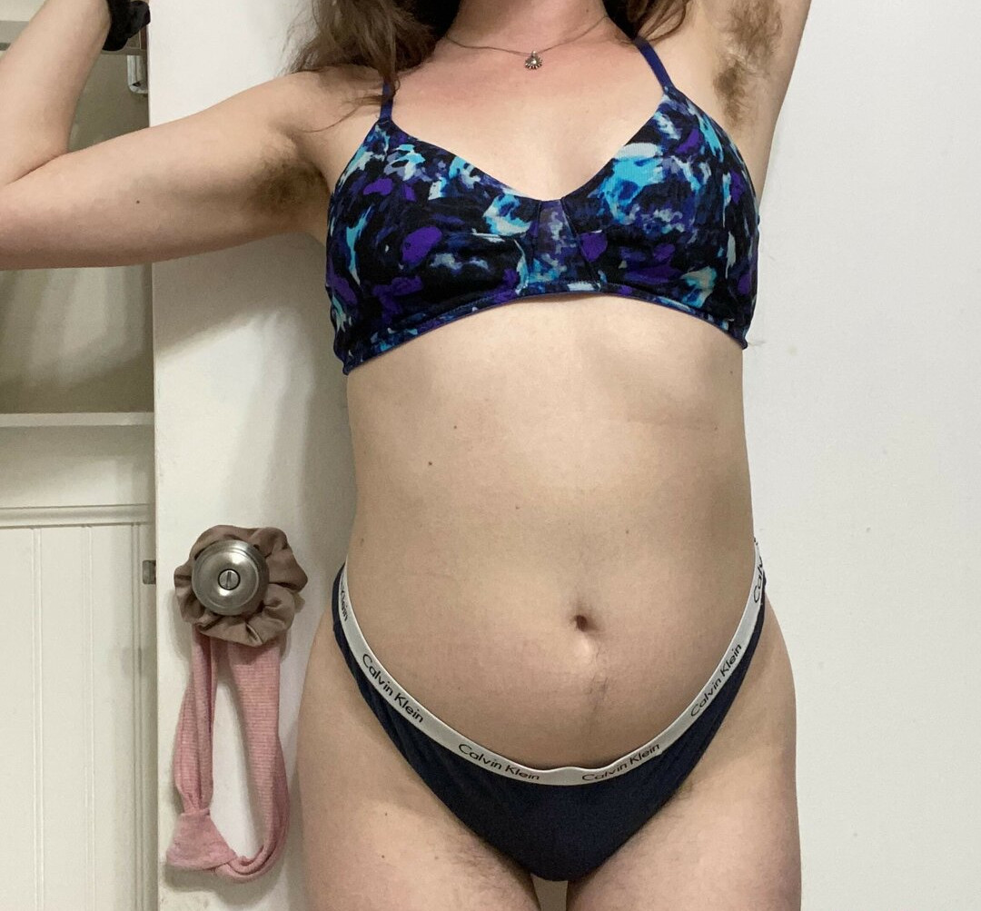 hairy-women gallery photo #1696