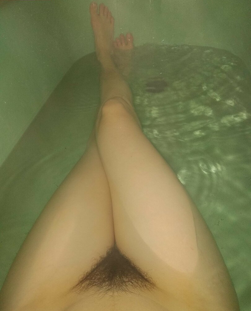 hairy-women gallery photo #2365