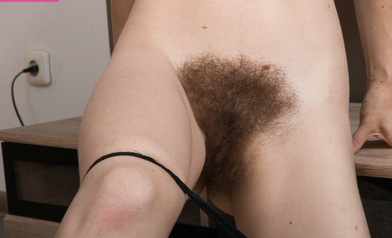hairy-women gallery photo #2675