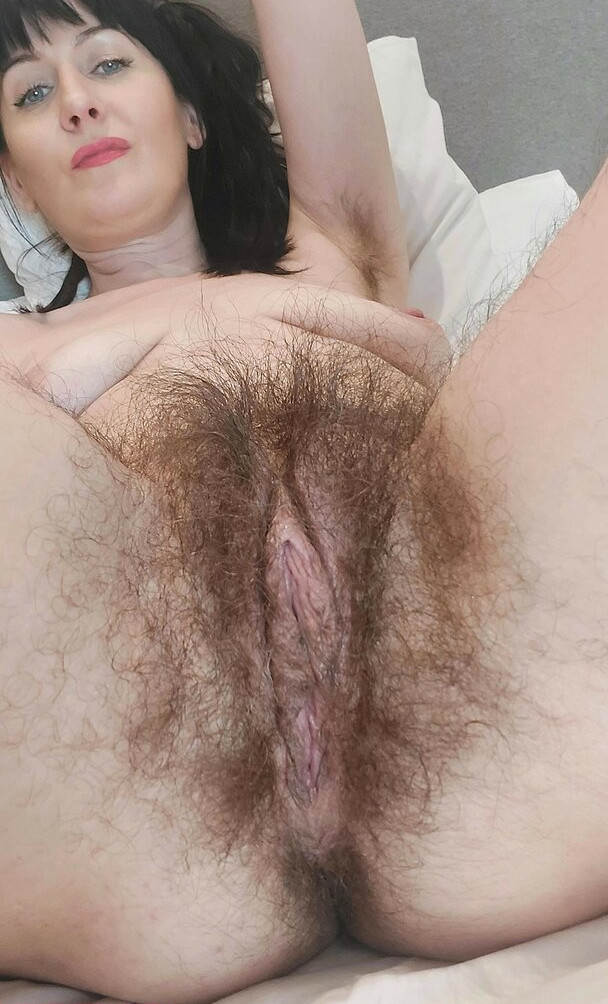 hairy-women gallery photo #3214