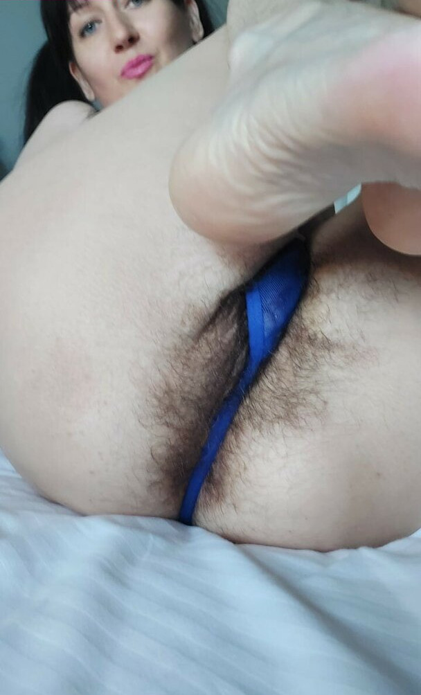 hairy-women gallery photo #3222