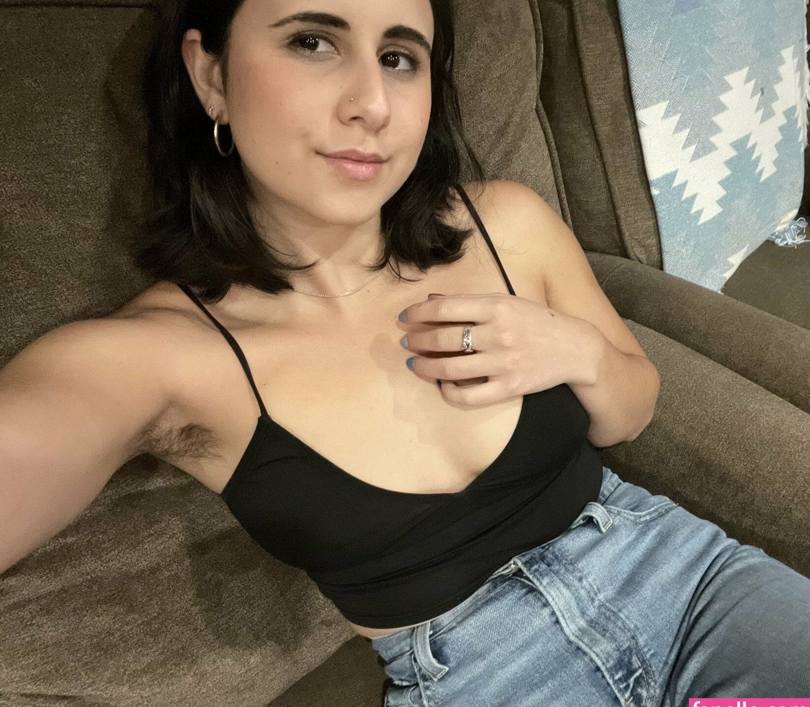 hairy-women gallery photo #693