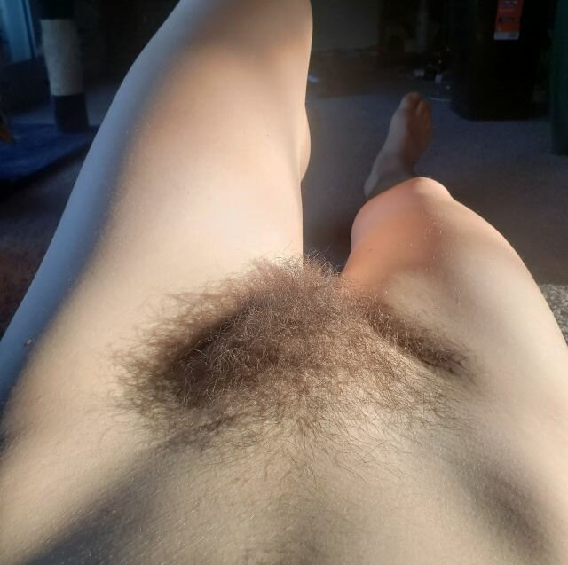 hairy-women gallery photo #910