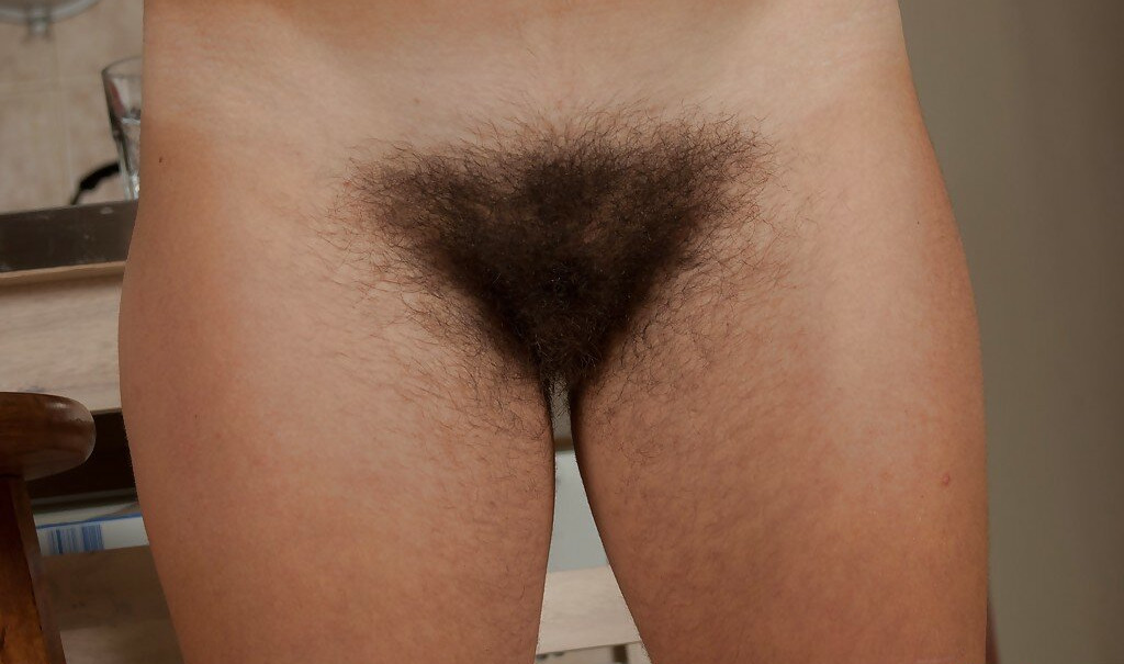 hairy-women gallery photo #938