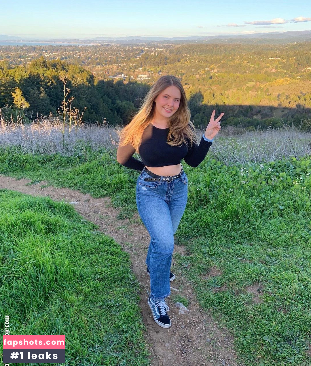 Haley E gallery photo #16