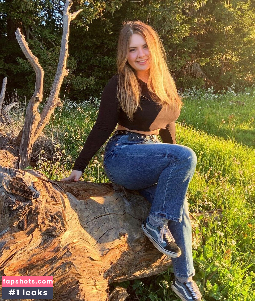 Haley E gallery photo #5