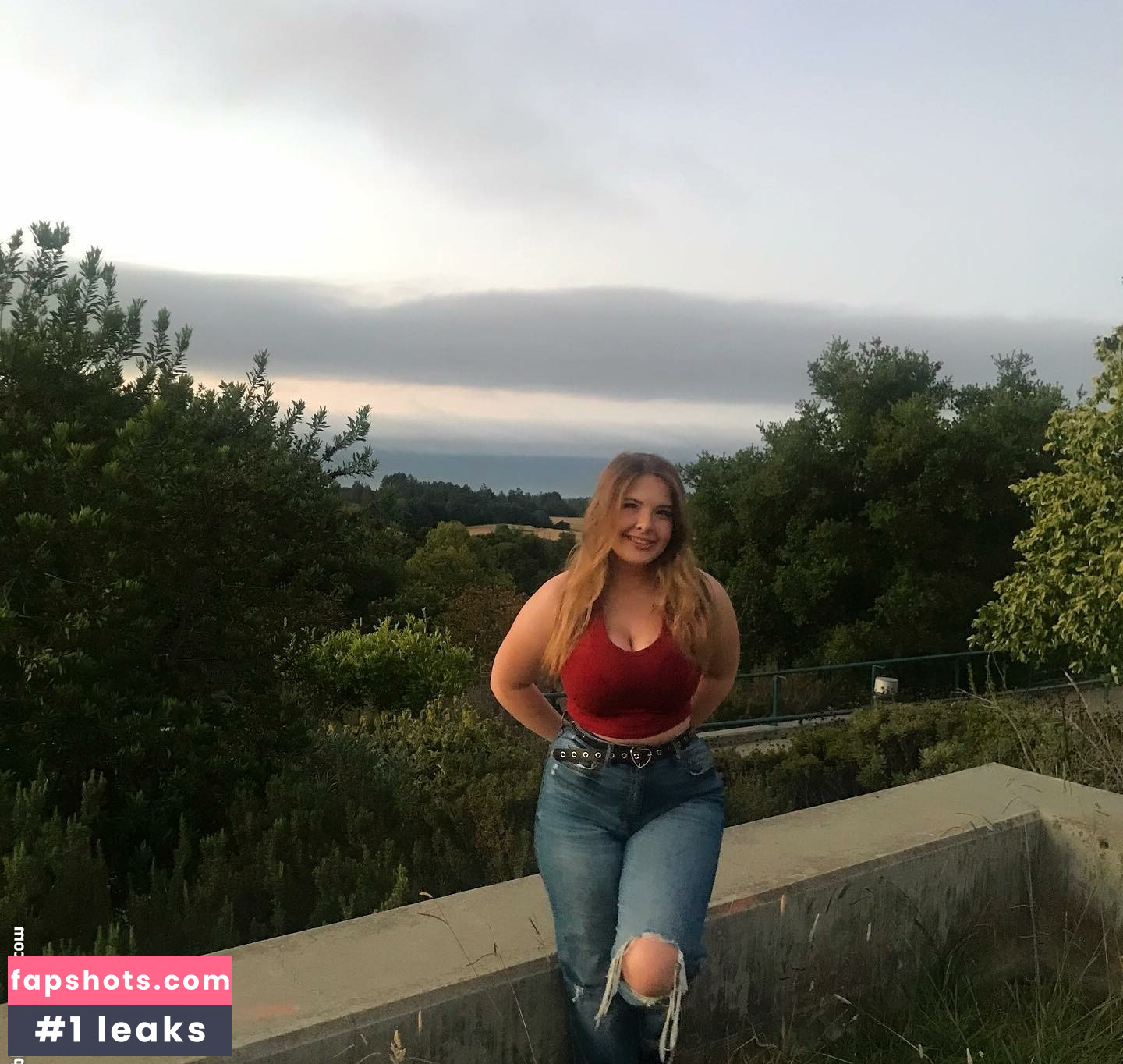 Haley E gallery photo #6