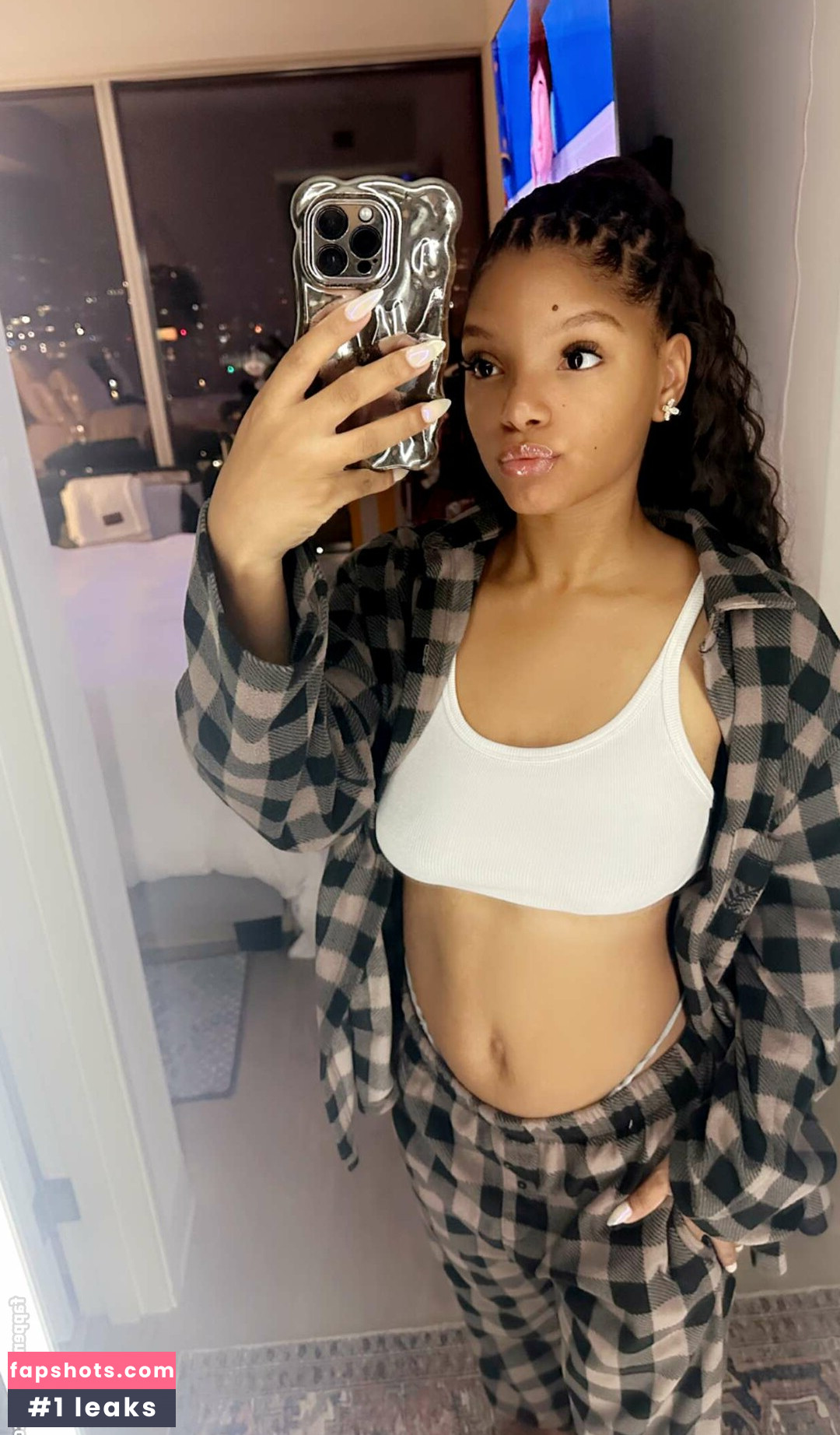 Halle Bailey gallery photo #104