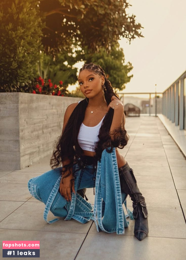 Halle Bailey gallery photo #15