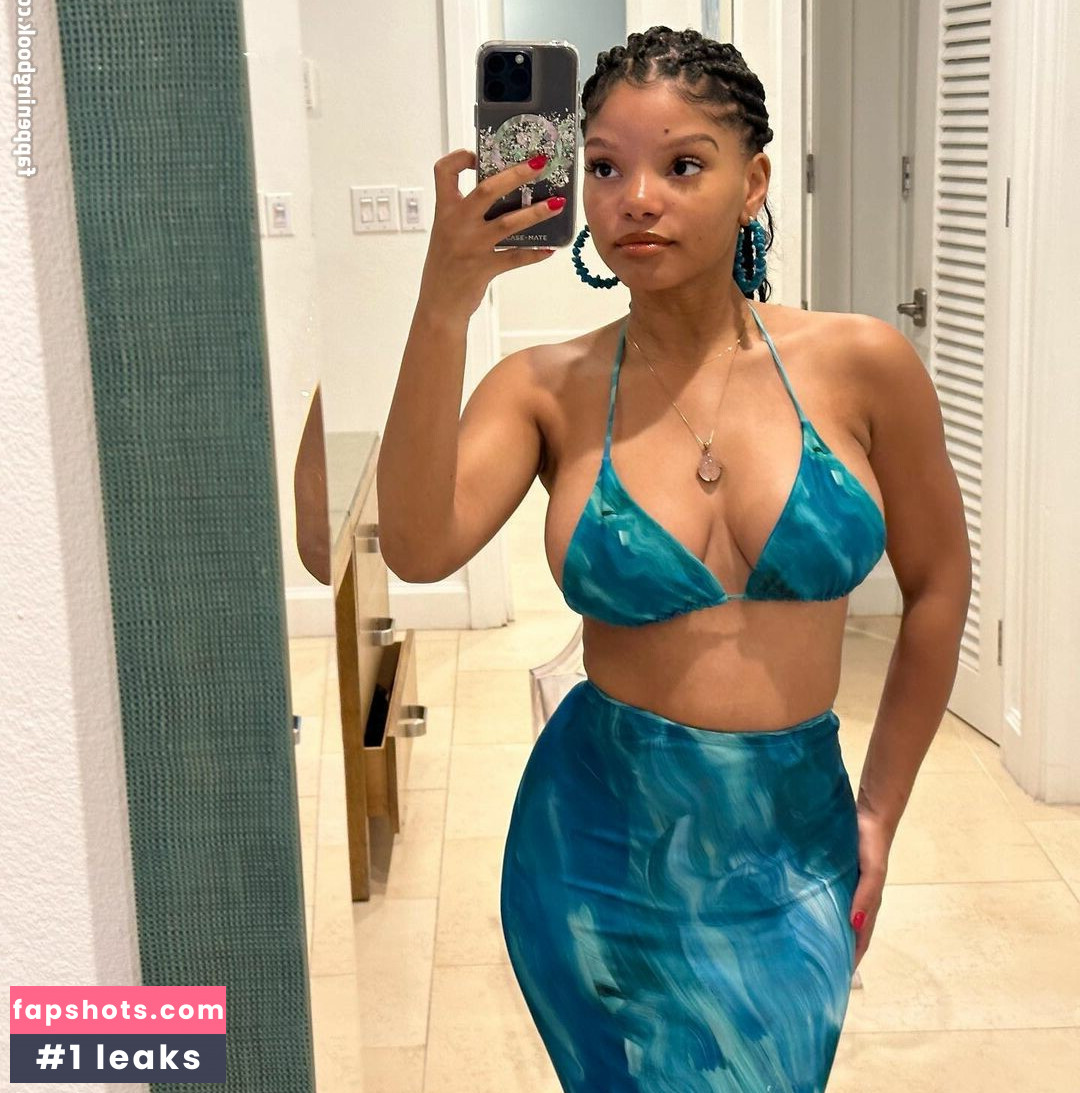 Halle Bailey gallery photo #202