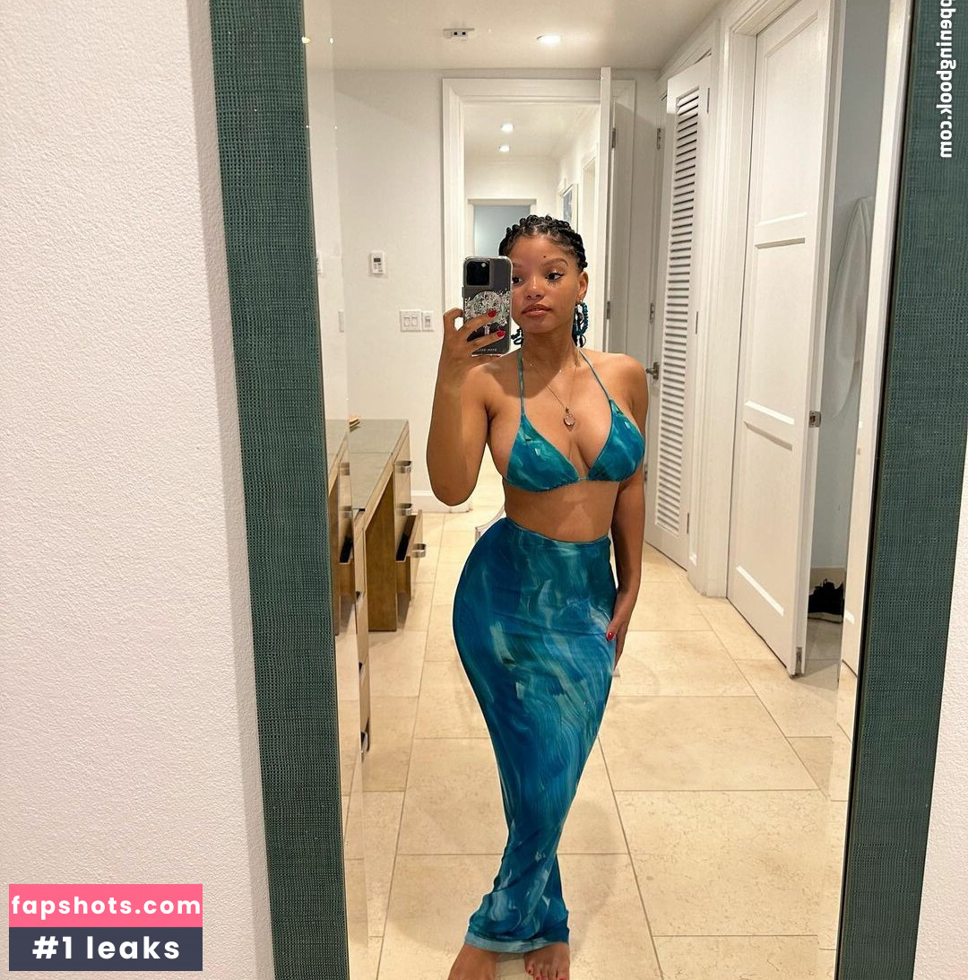 Halle Bailey gallery photo #203