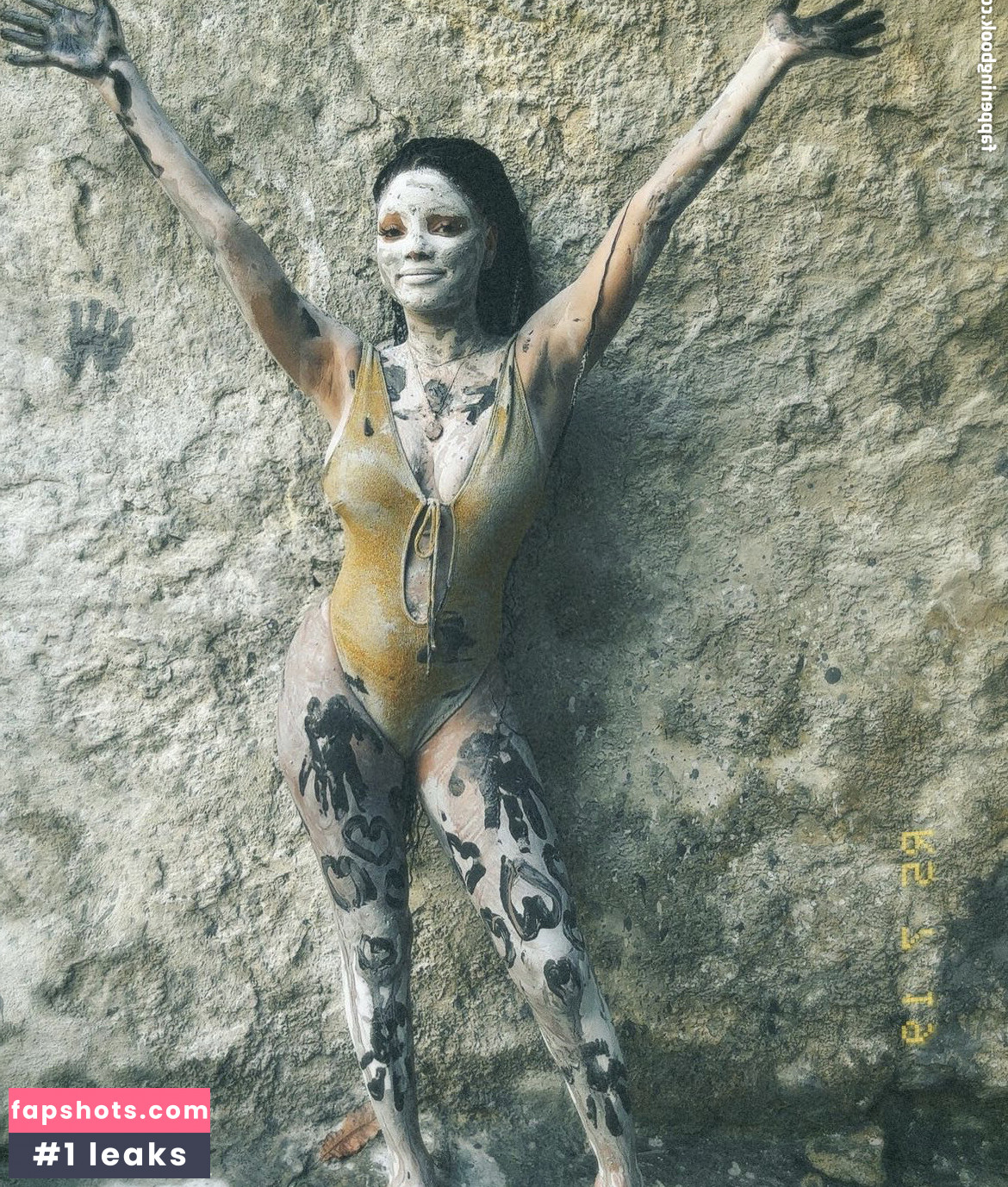 Halle Bailey gallery photo #205