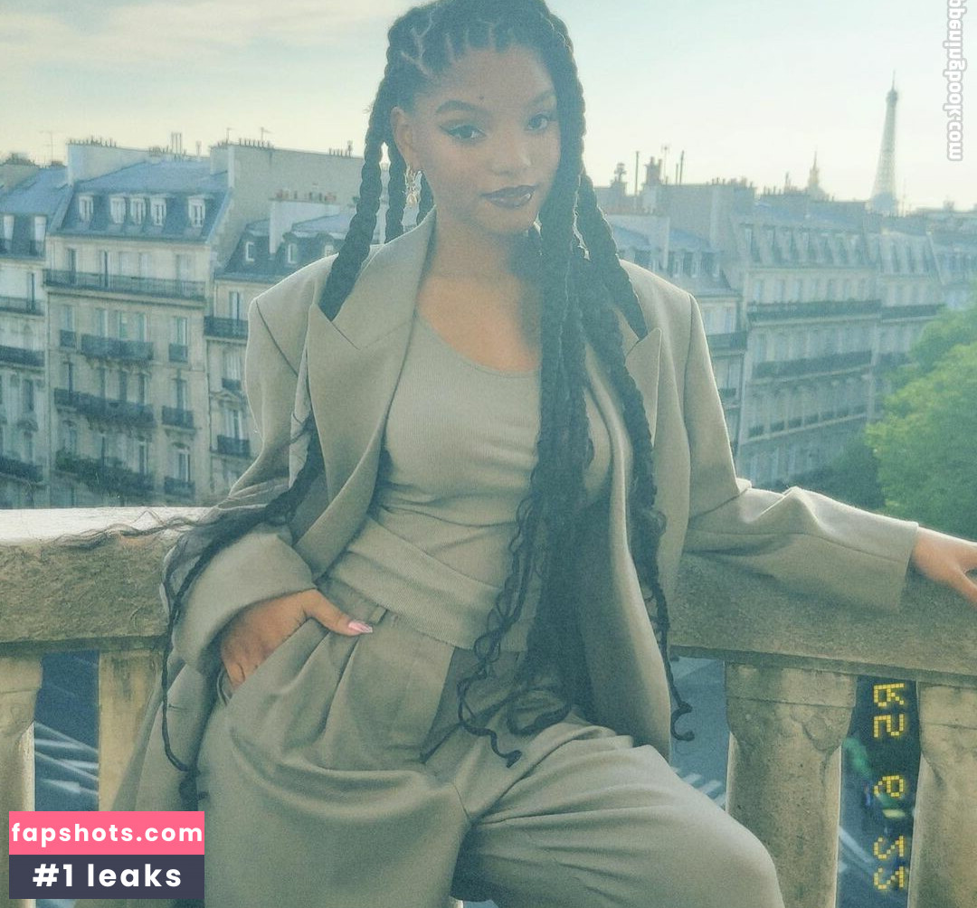 Halle Bailey gallery photo #210