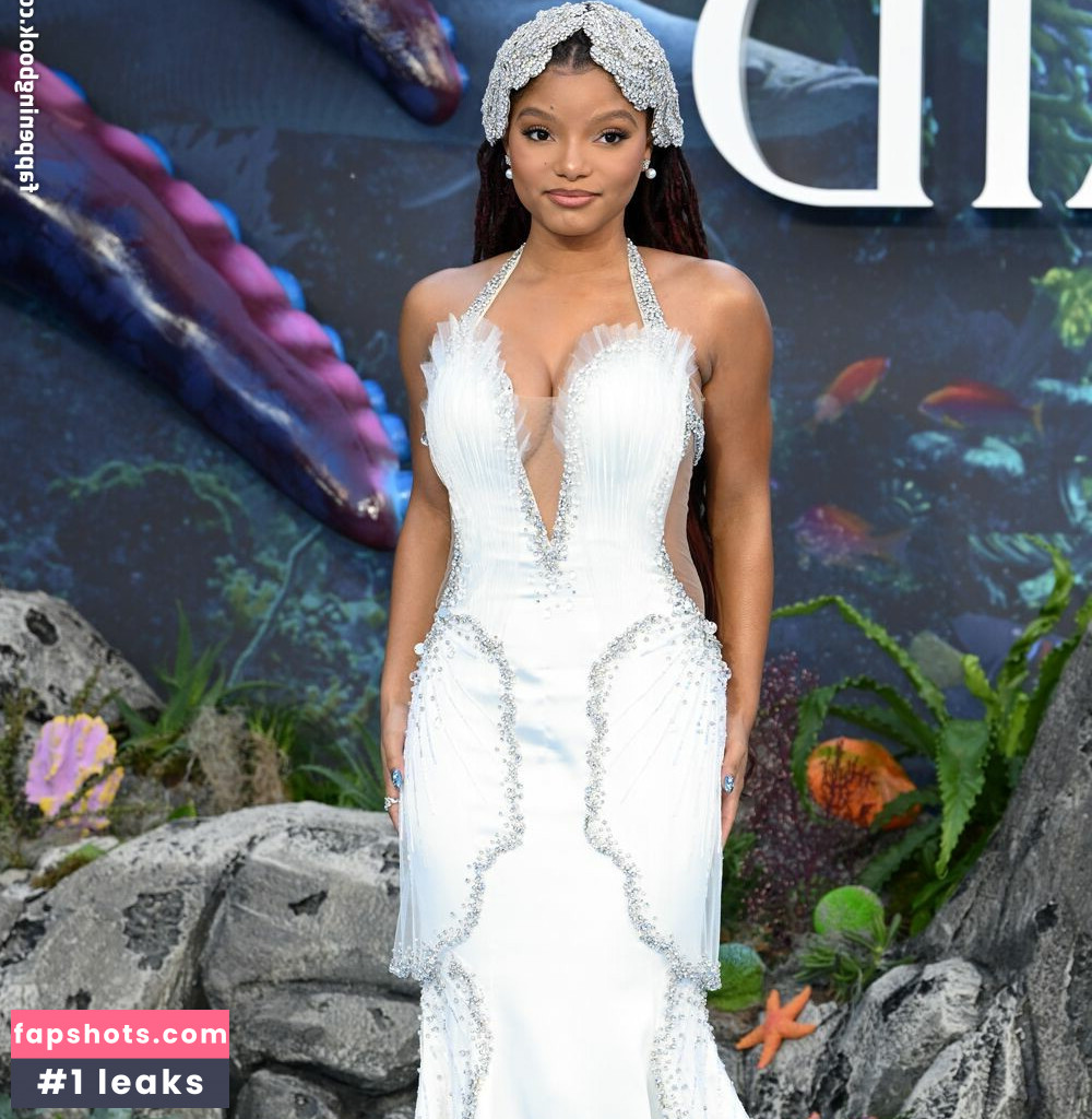 Halle Bailey gallery photo #24