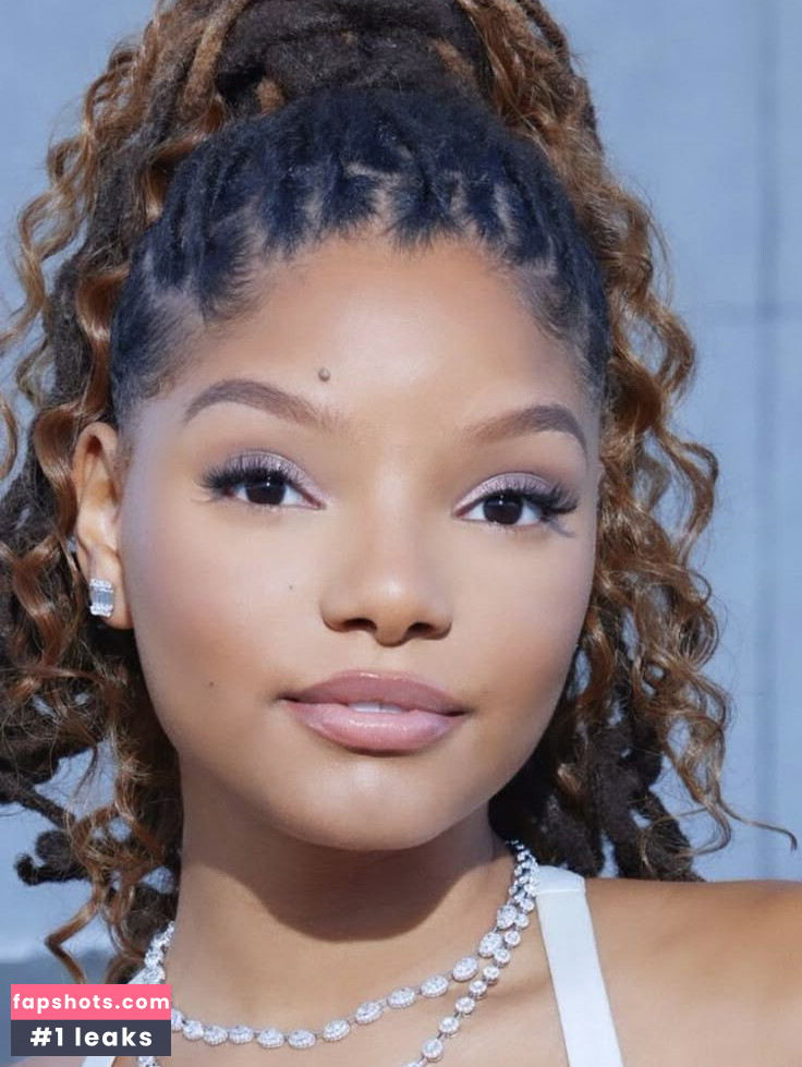 Halle Bailey gallery photo #27