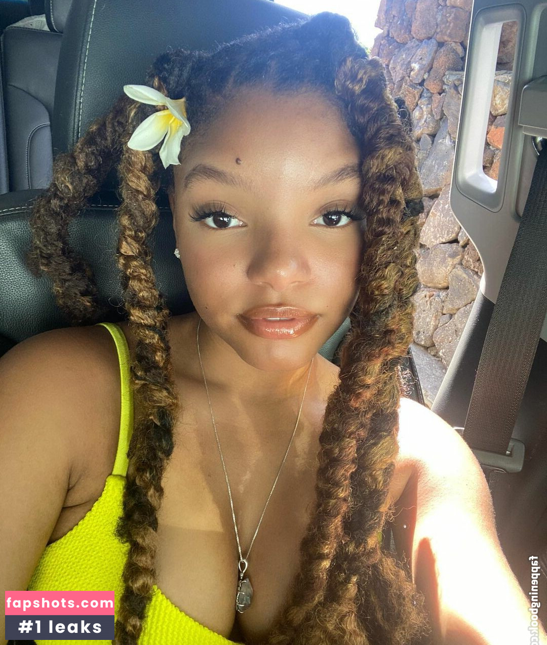 Halle Bailey gallery photo #301