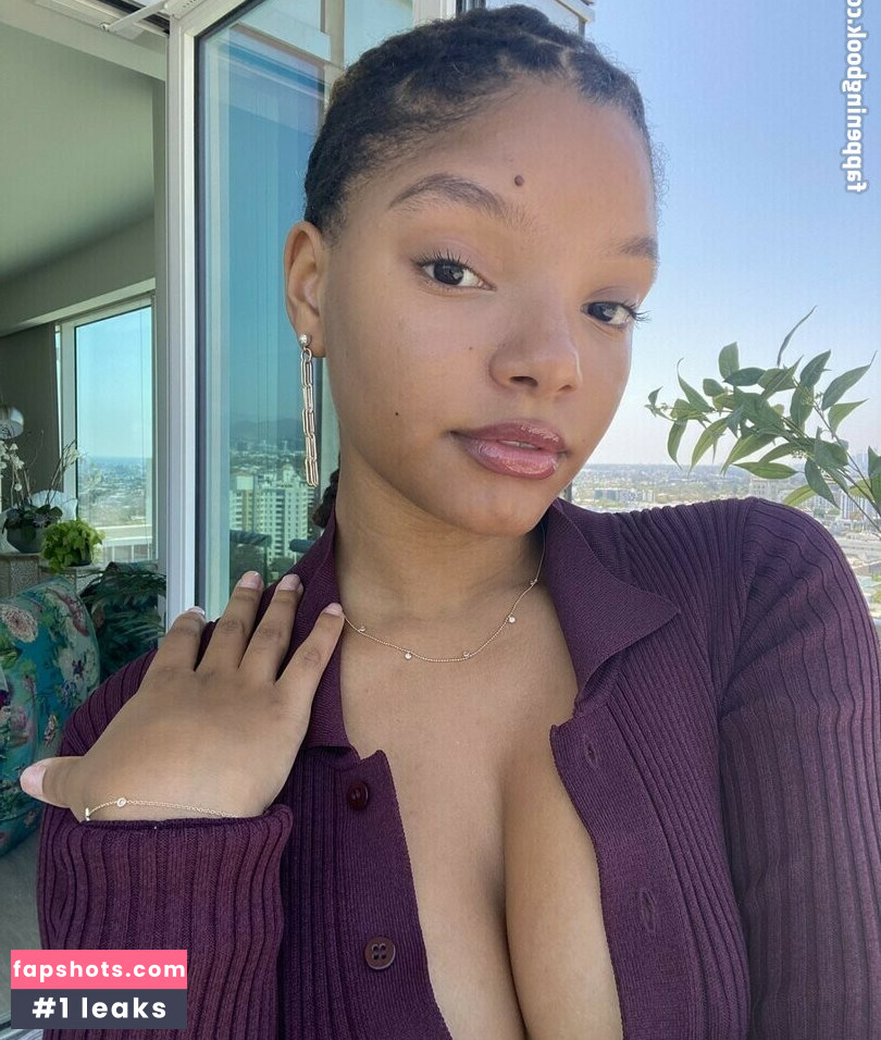 Halle Bailey gallery photo #311