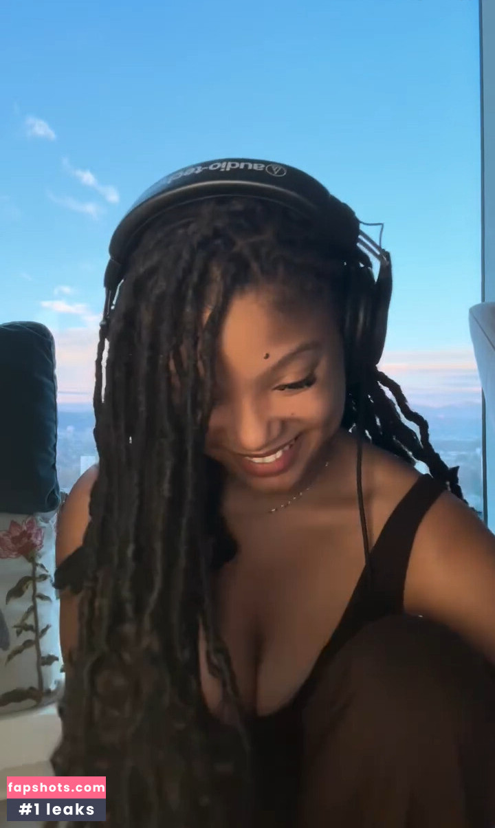 Halle Bailey gallery photo #91