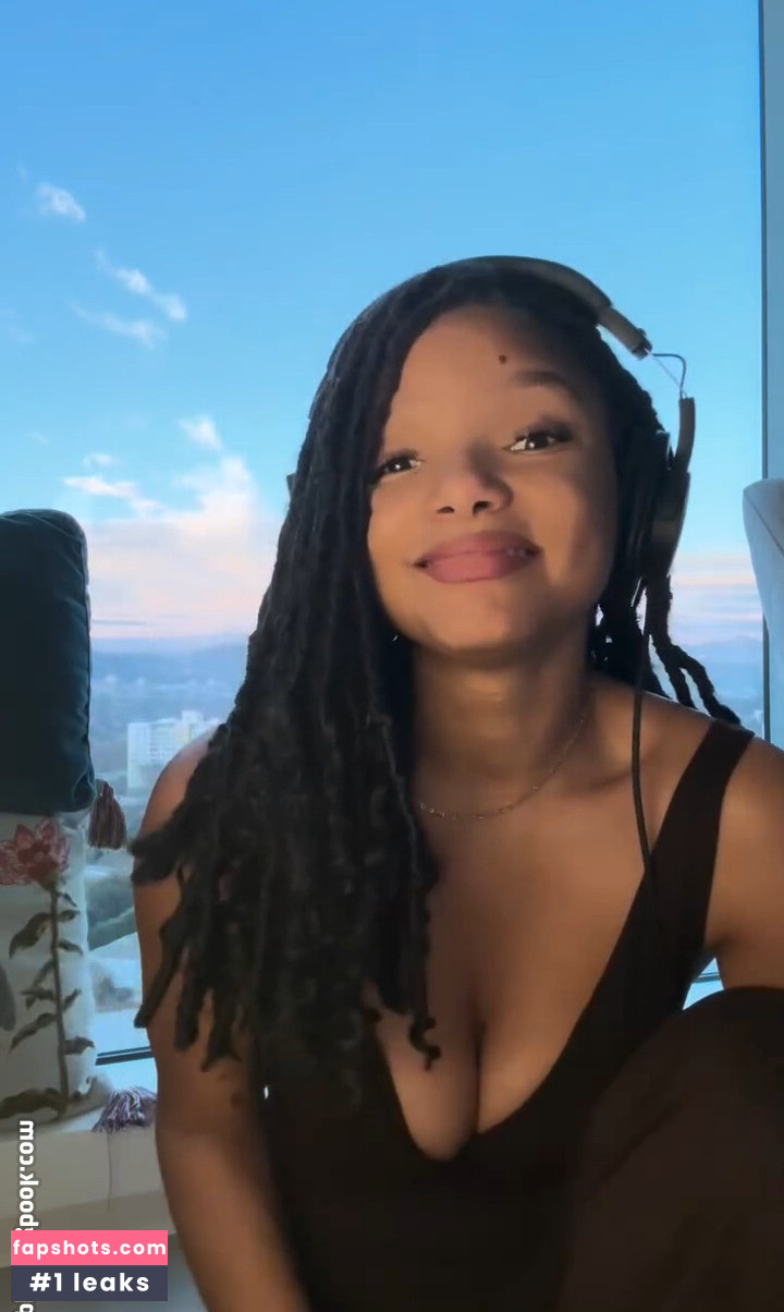 Halle Bailey gallery photo #95