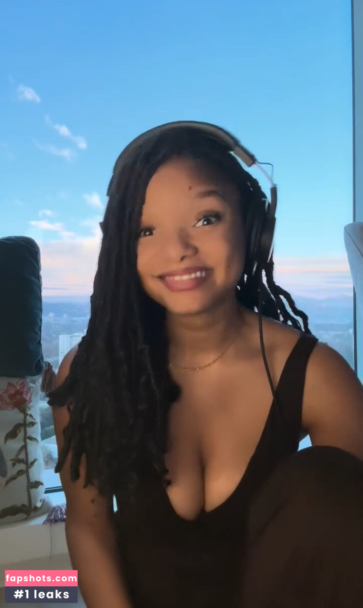 Halle Bailey gallery photo #96