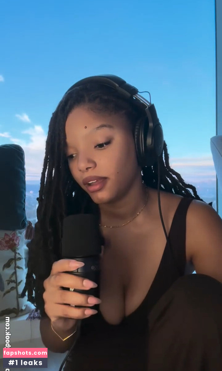 Halle Bailey gallery photo #97