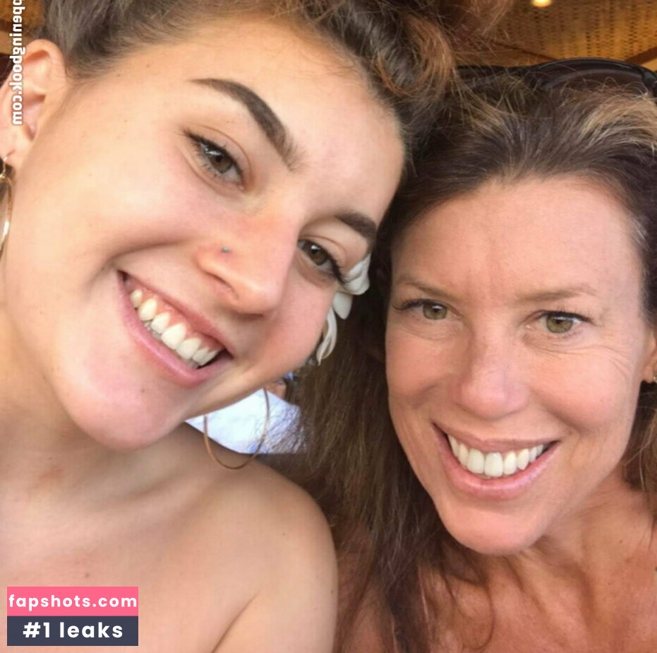 Halle Nottage gallery photo #2