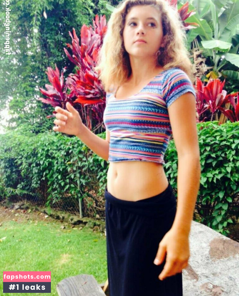 Halle Nottage gallery photo #7