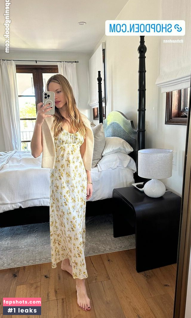 Halston Sage gallery photo #17