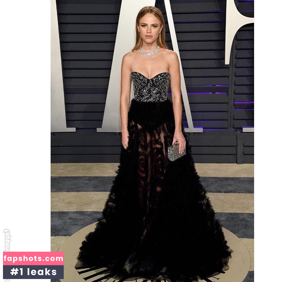 Halston Sage gallery photo #29