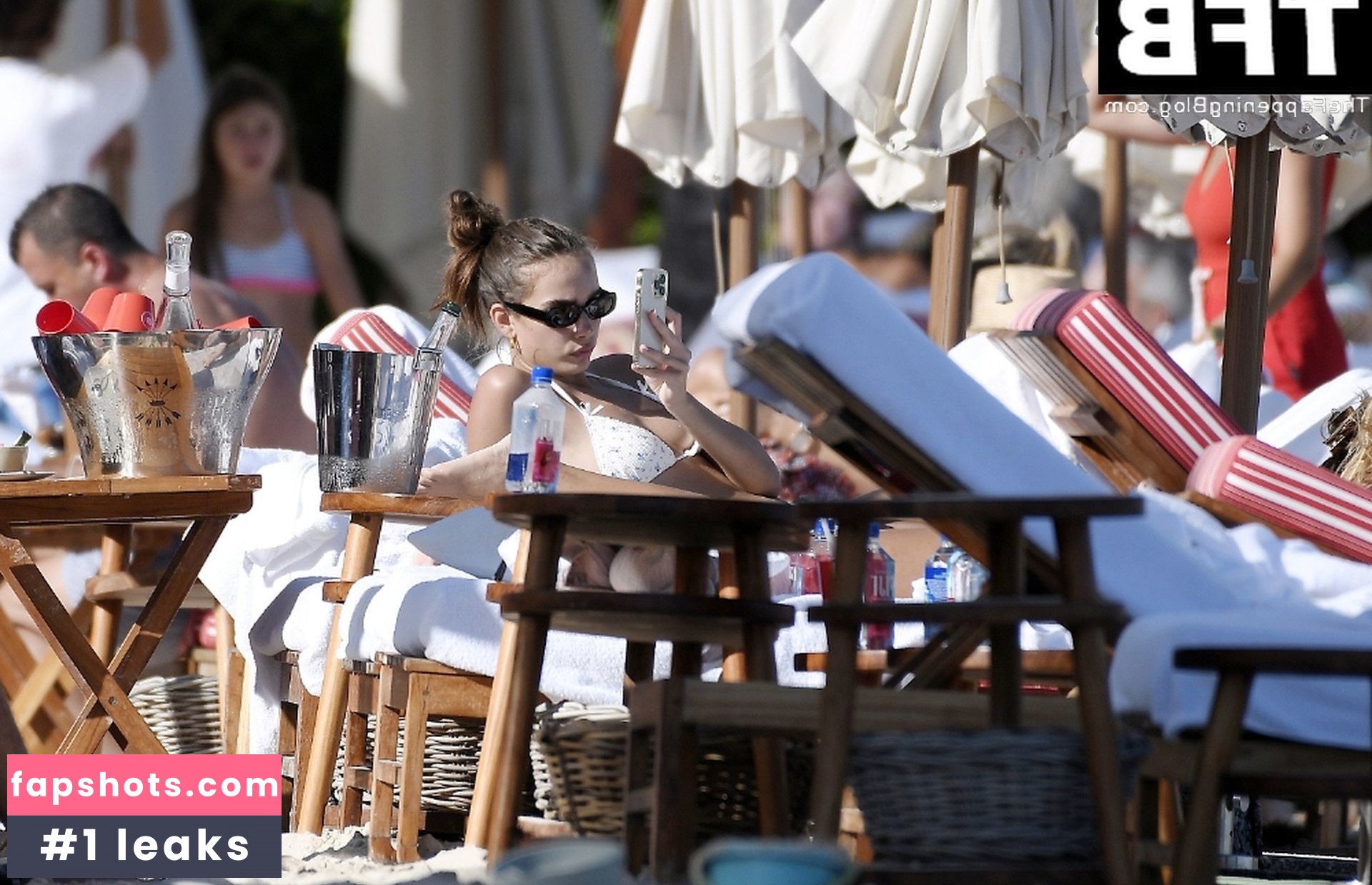 Hana Cross gallery photo #184