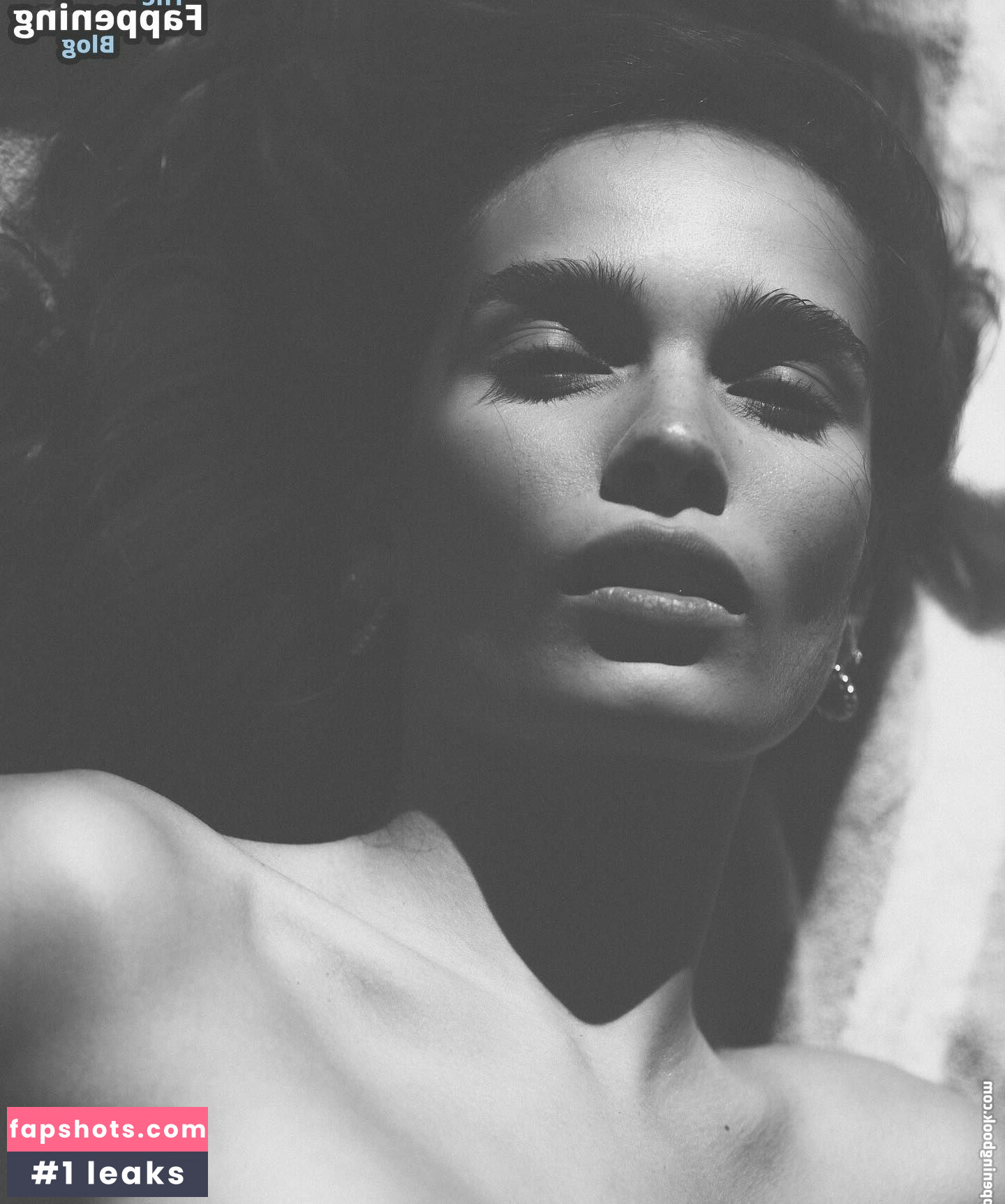 Hana Cross gallery photo #43