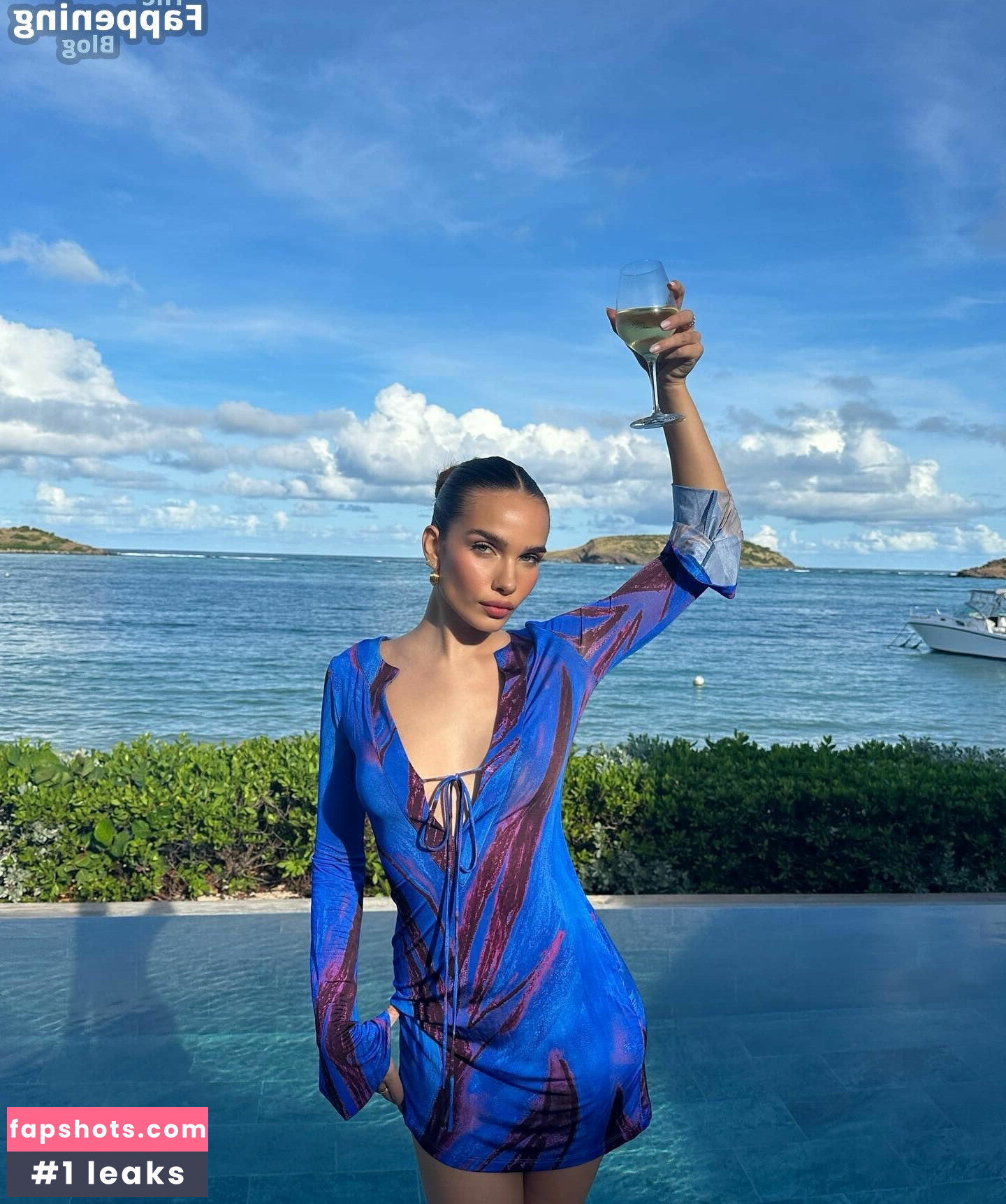 Hana Cross gallery photo #53