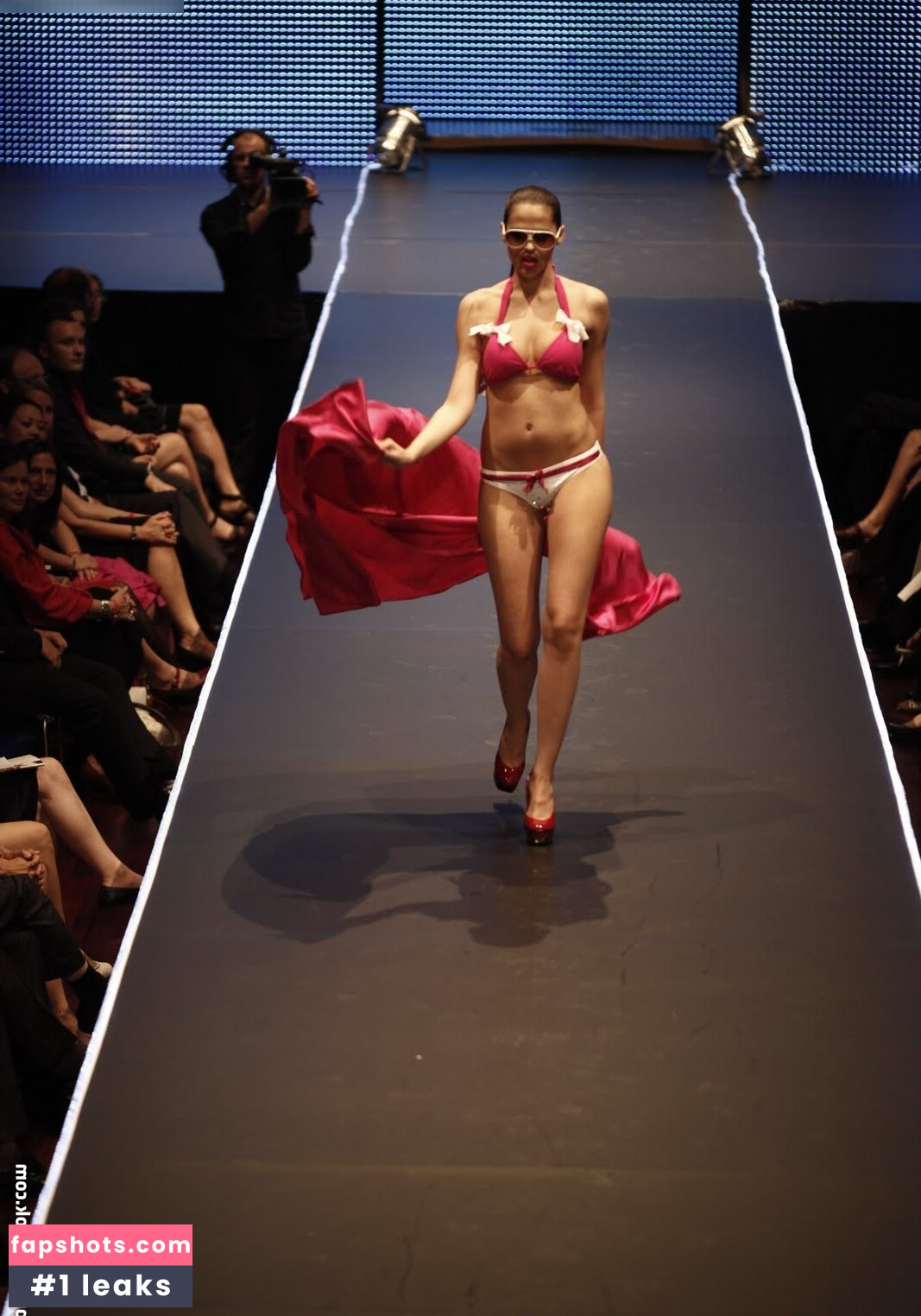 Hana Nitsche gallery photo #37