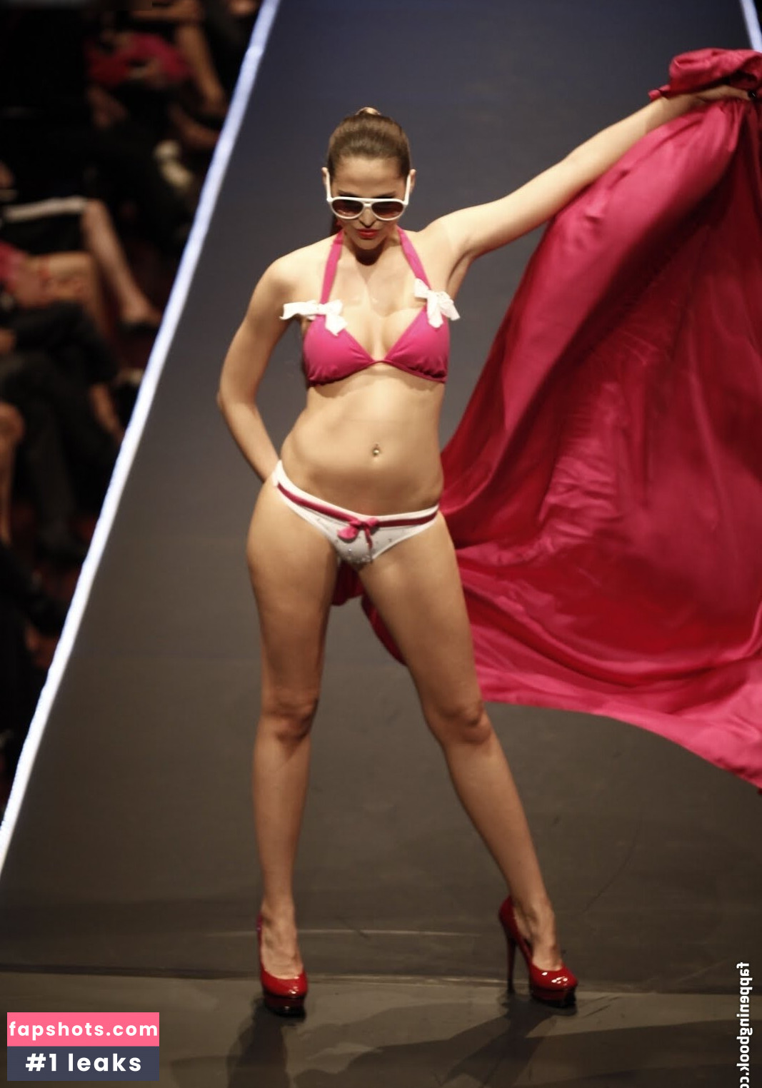 Hana Nitsche gallery photo #42