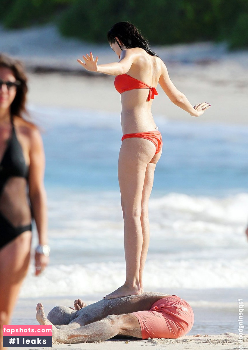 Hana Nitsche gallery photo #98