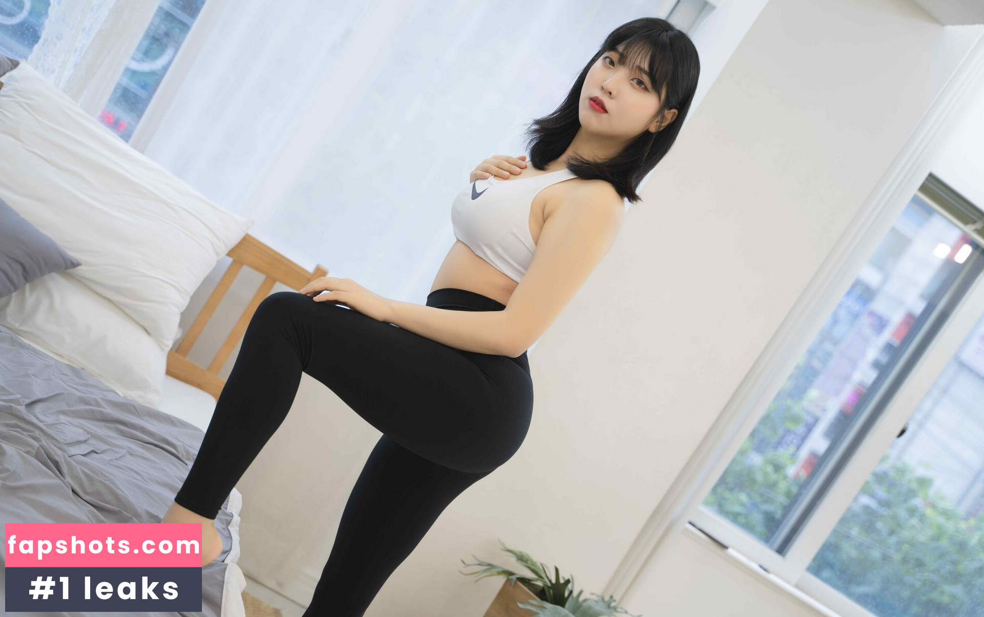 Hana Song gallery photo #14