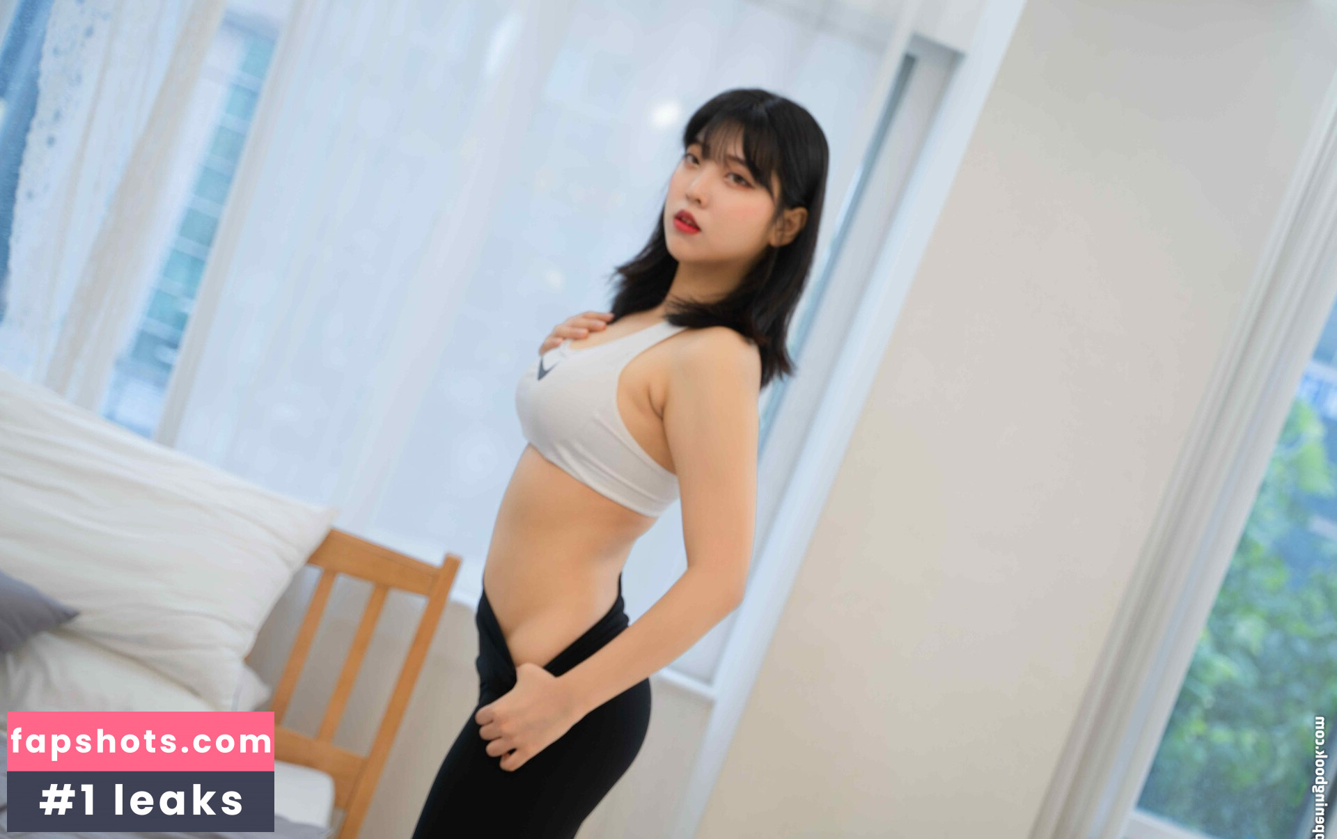 Hana Song gallery photo #21