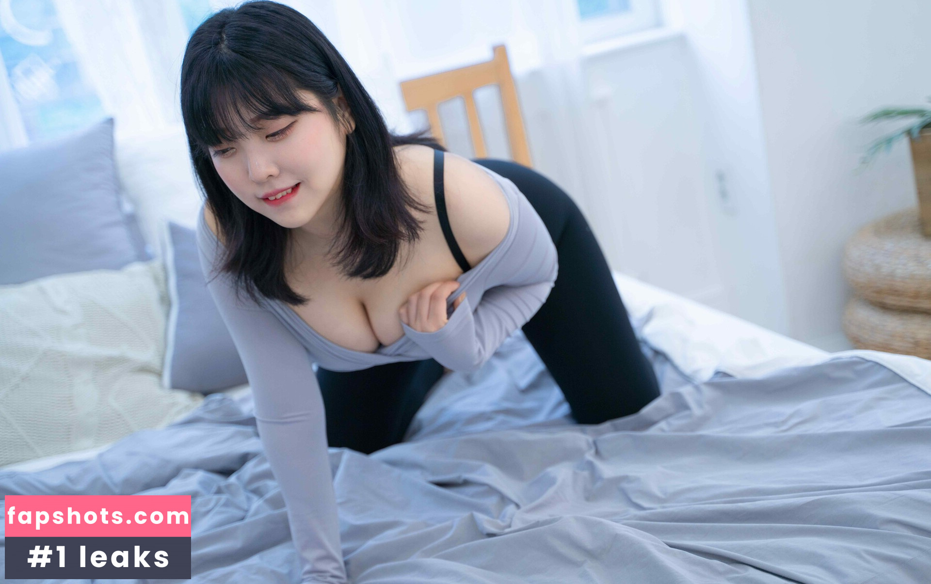 Hana Song gallery photo #25