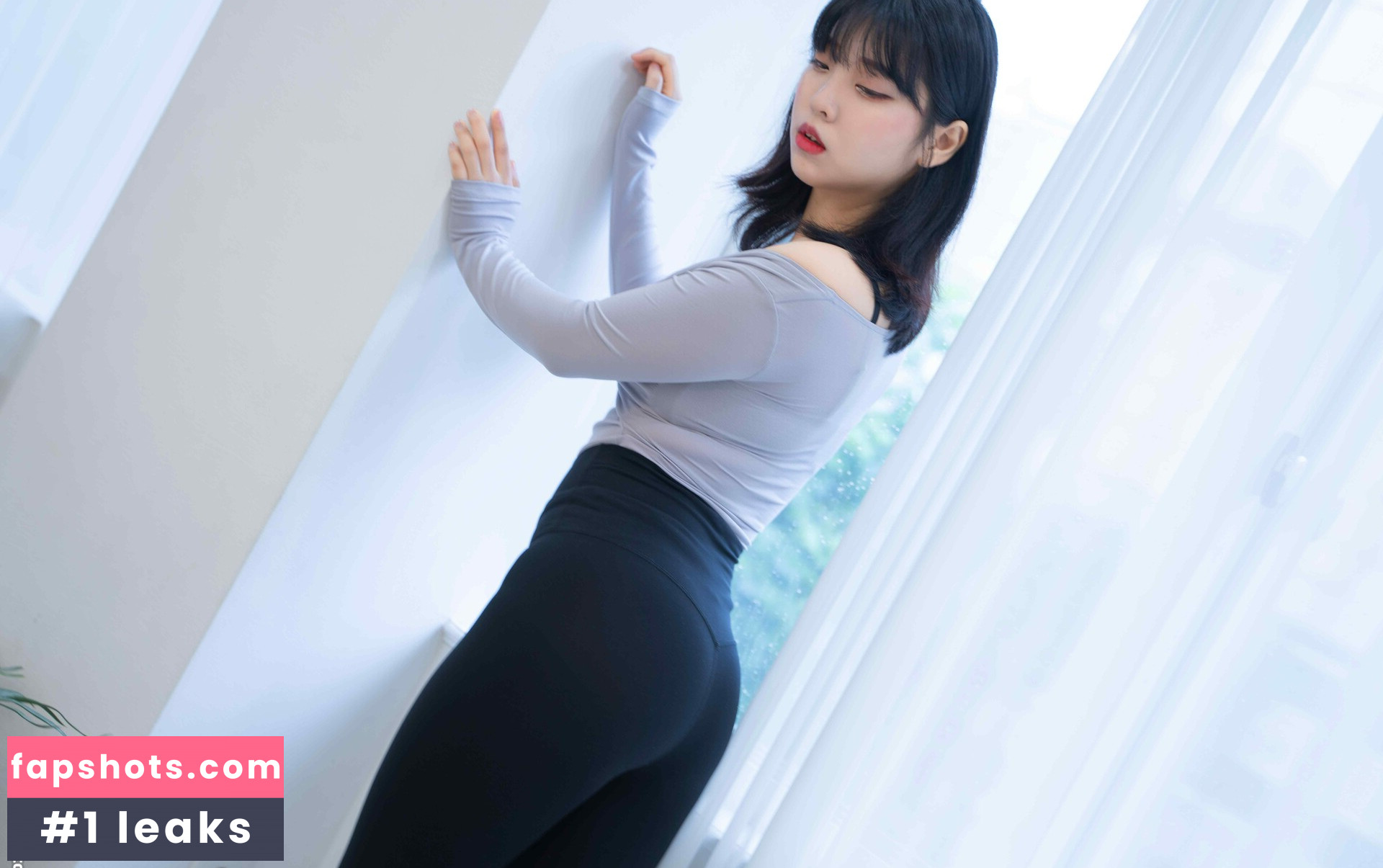 Hana Song gallery photo #26