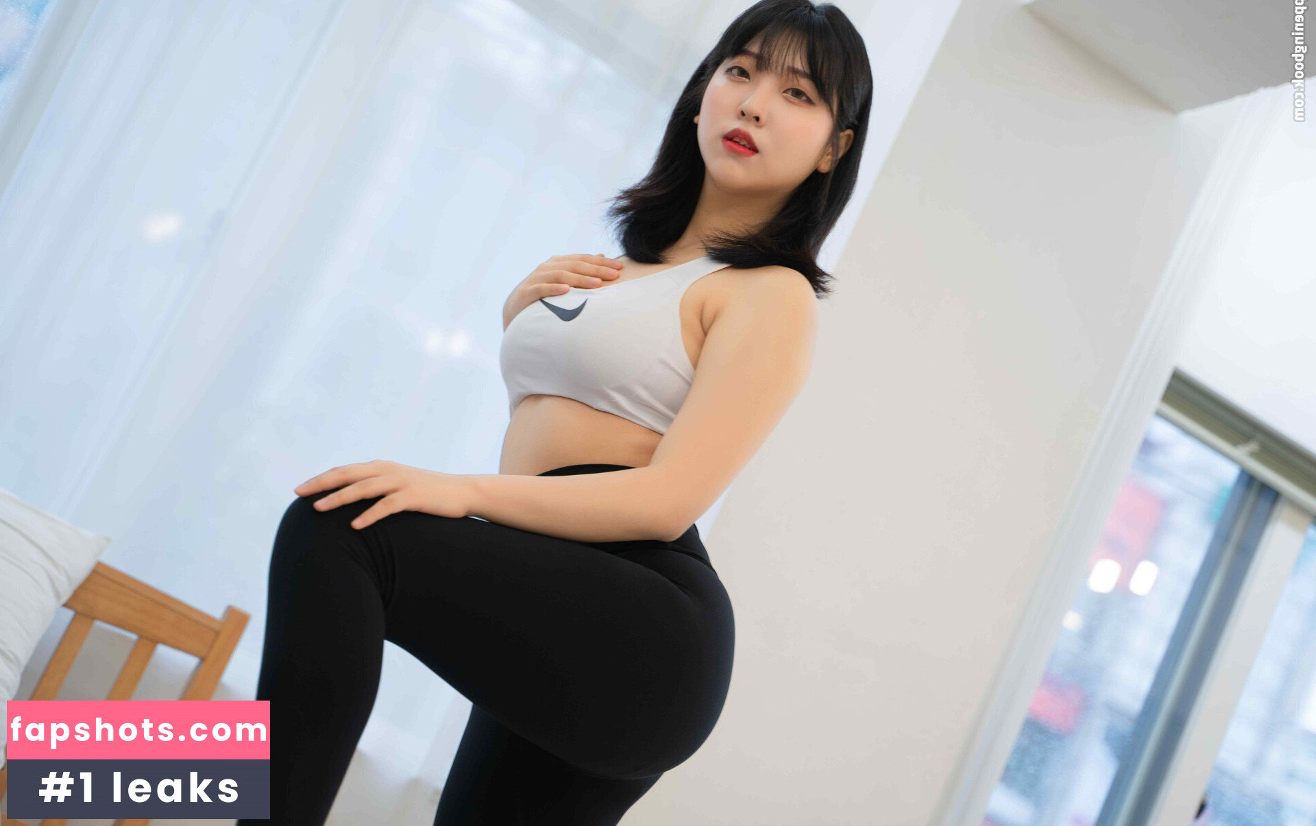 Hana Song gallery photo #27