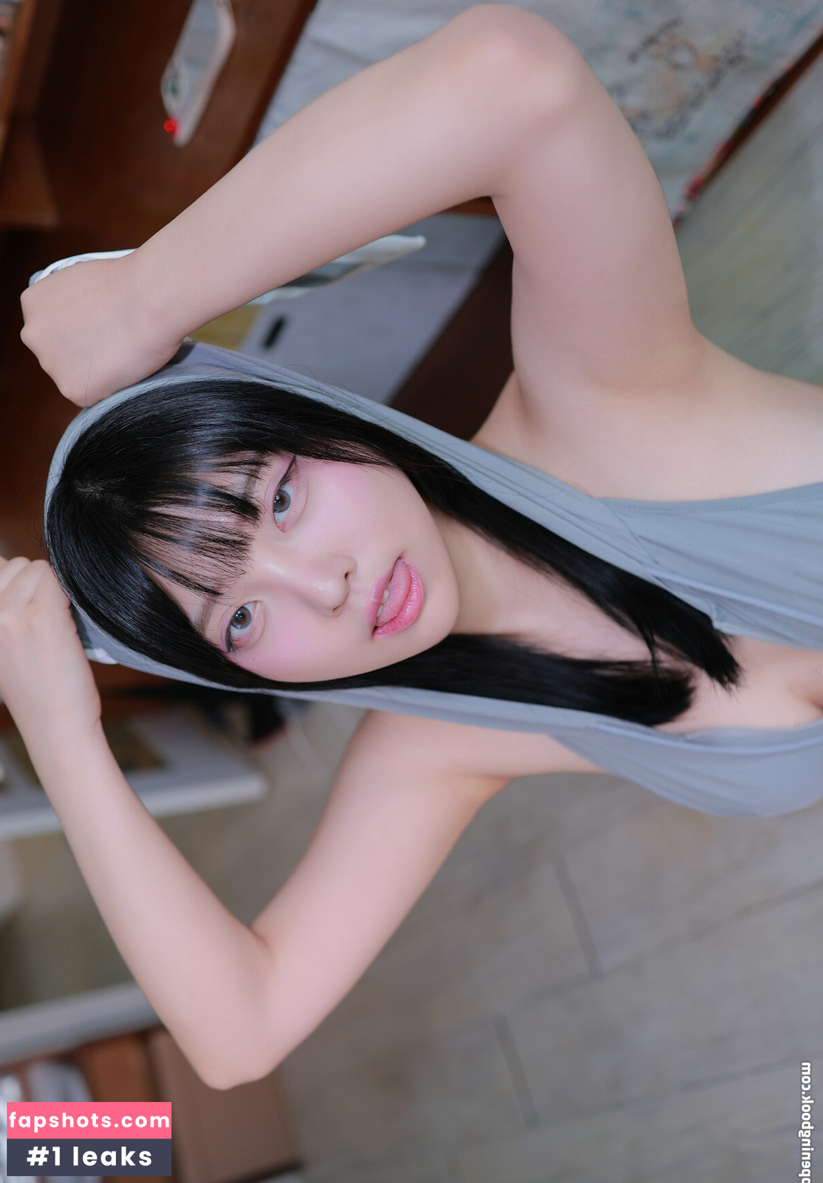 Hana Song gallery photo #39