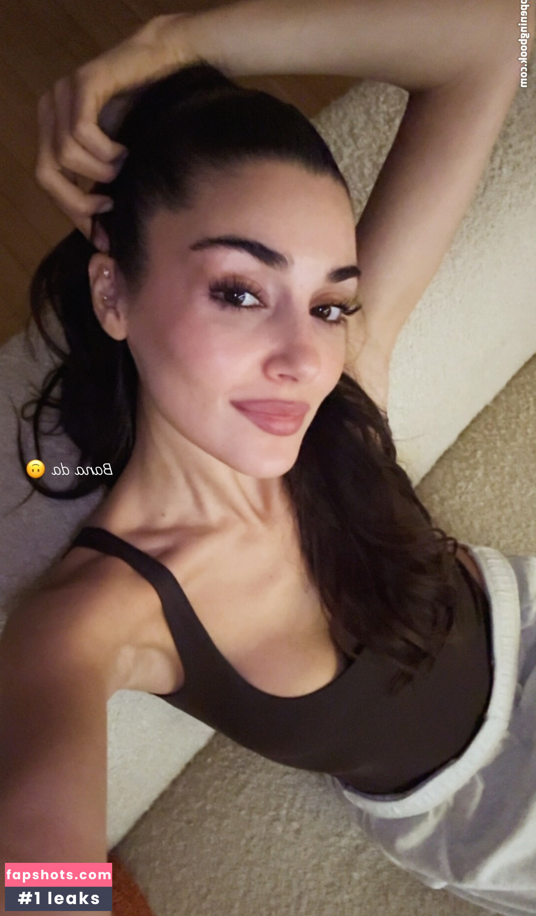 Hande Ercel gallery photo #2