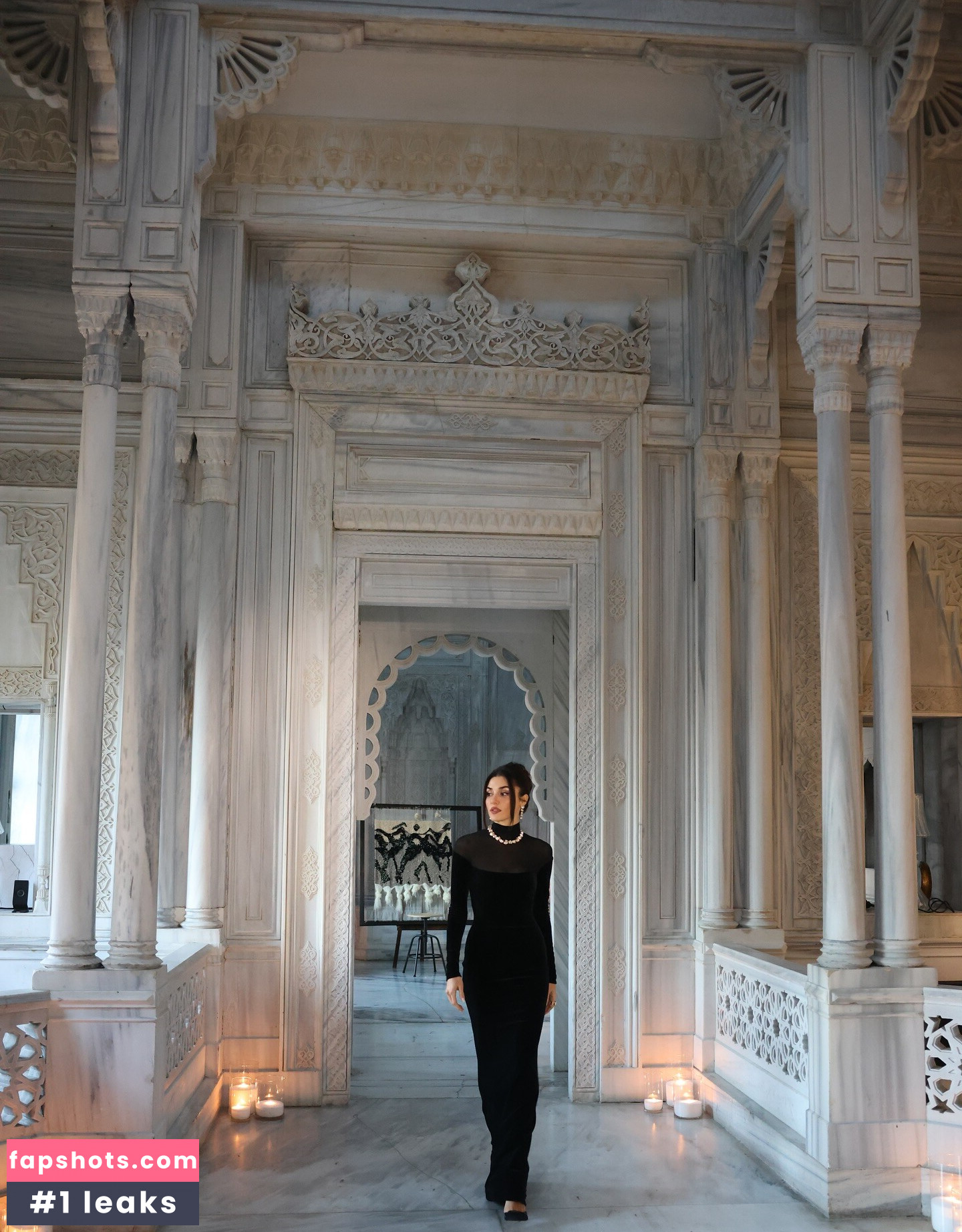 Hande Ercel gallery photo #11