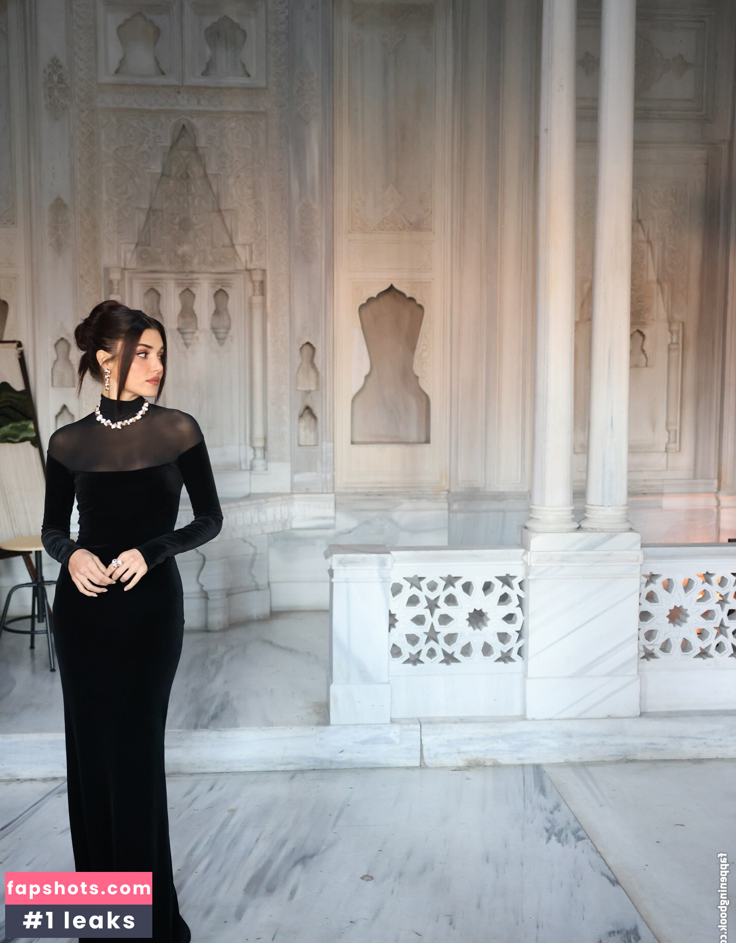 Hande Ercel gallery photo #14