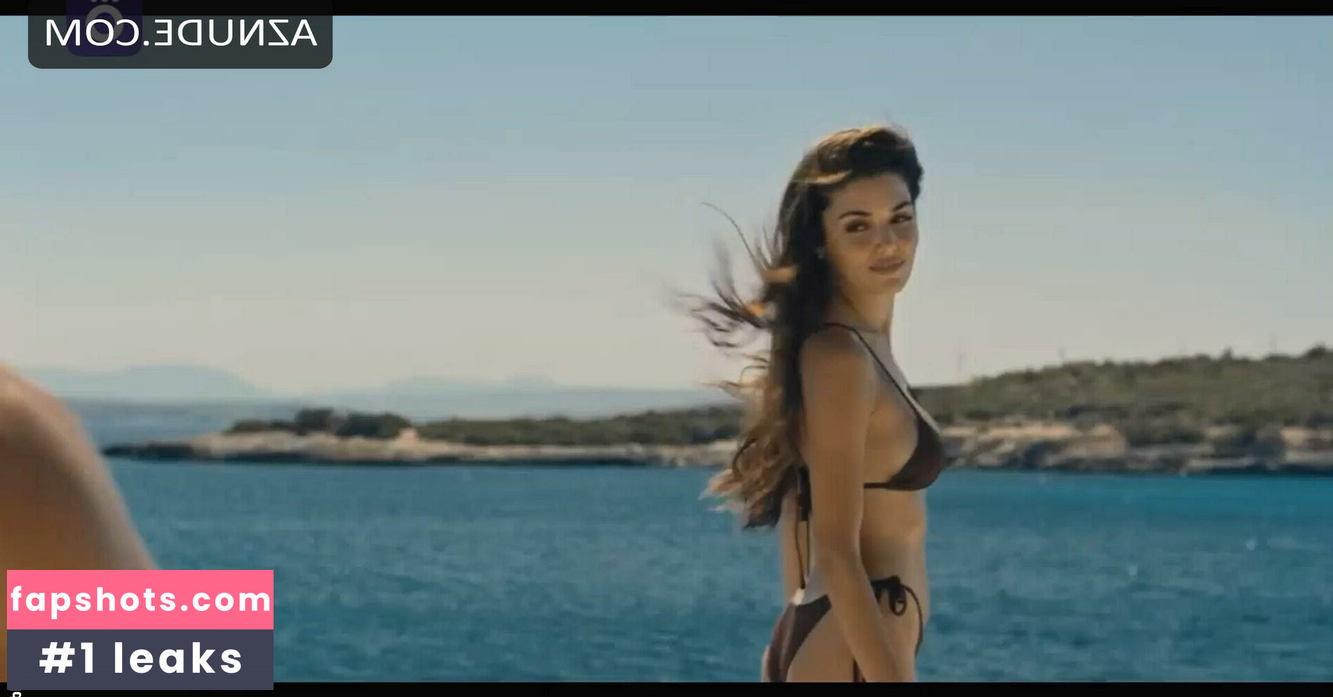 Hande Ercel gallery photo #20