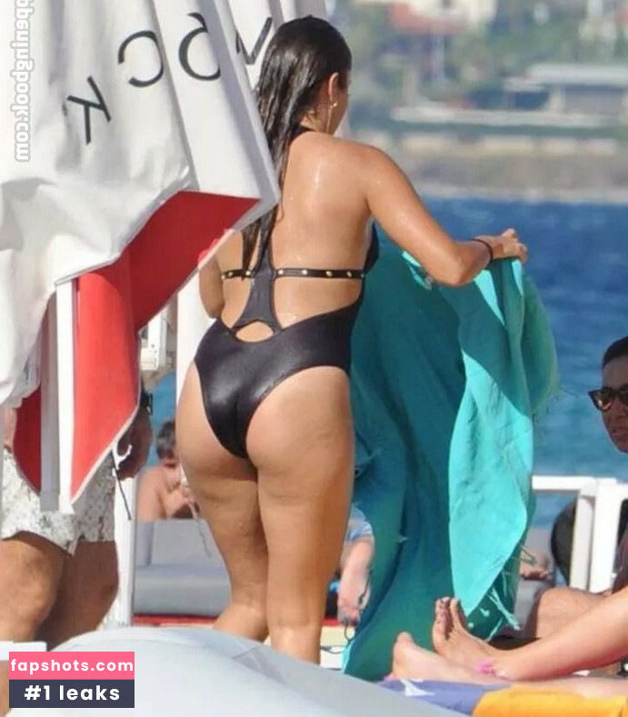 Hande Ercel gallery photo #25