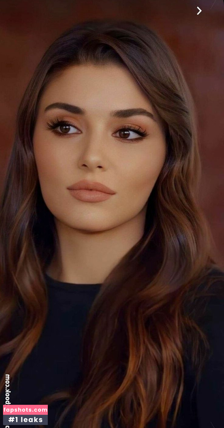 Hande Ercel gallery photo #28