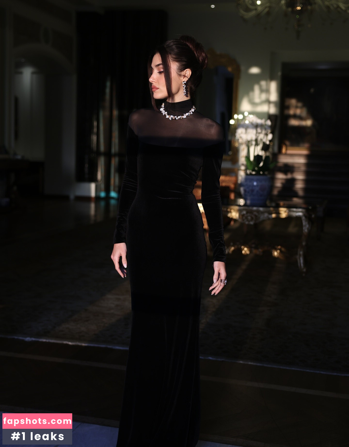 Hande Ercel gallery photo #4