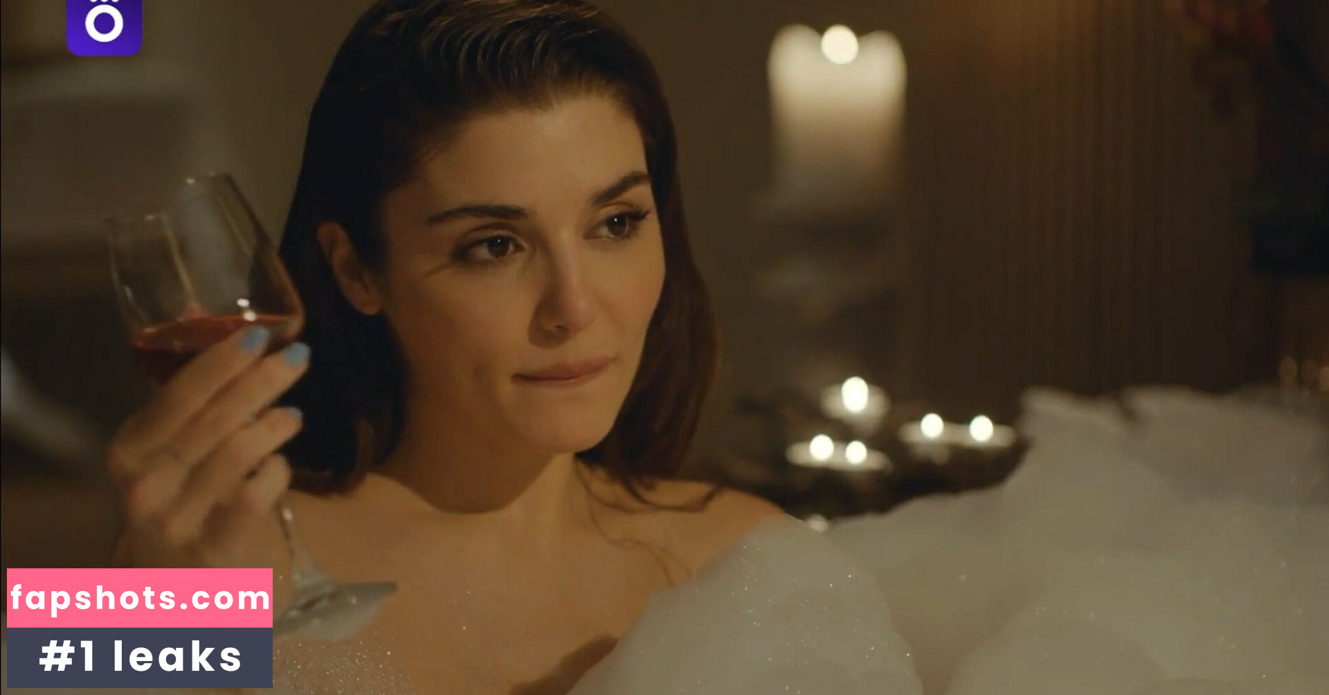 Hande Ercel gallery photo #32